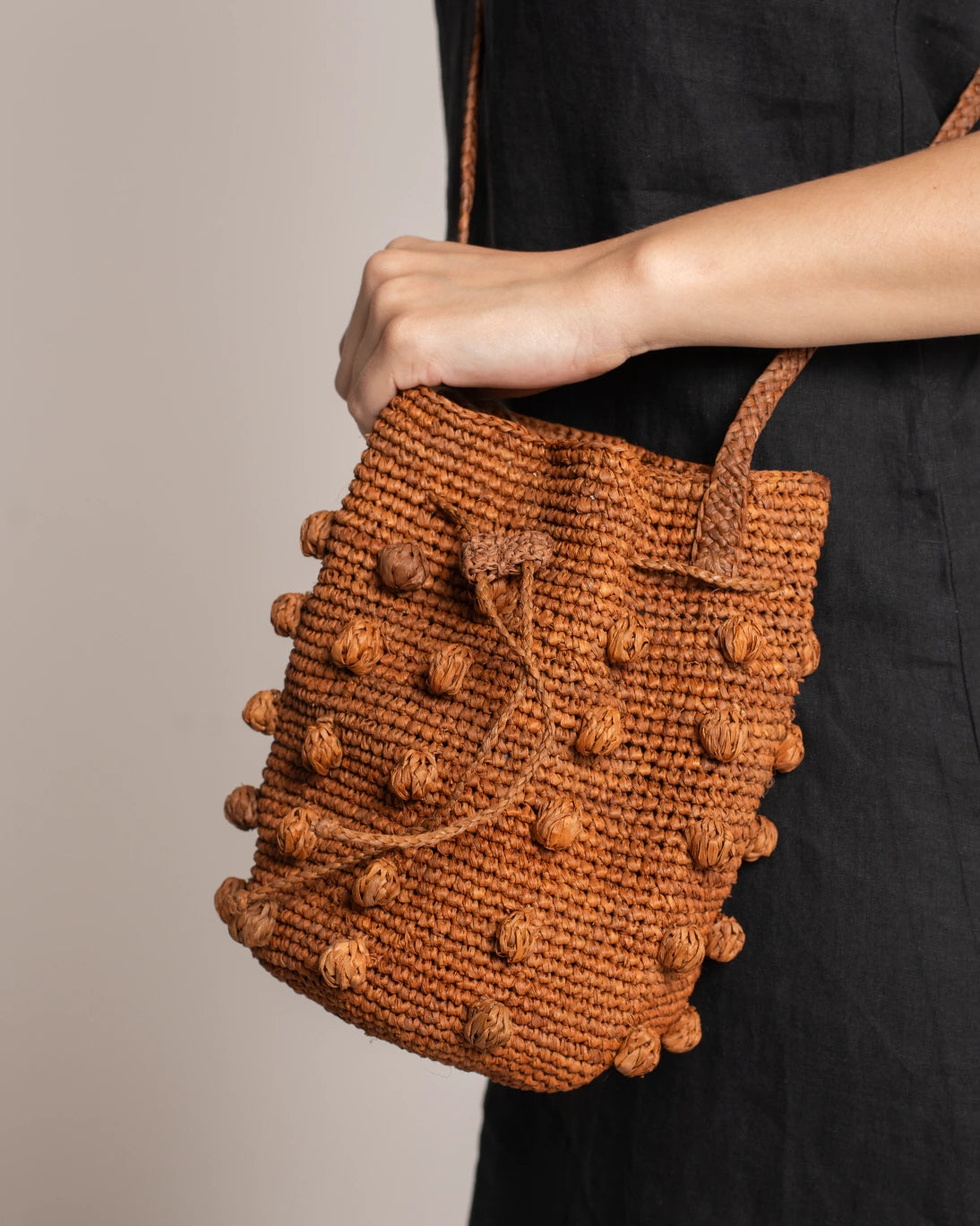 BOLSO BOMBONERA RAFIA CAMALAYA 21X15 CM