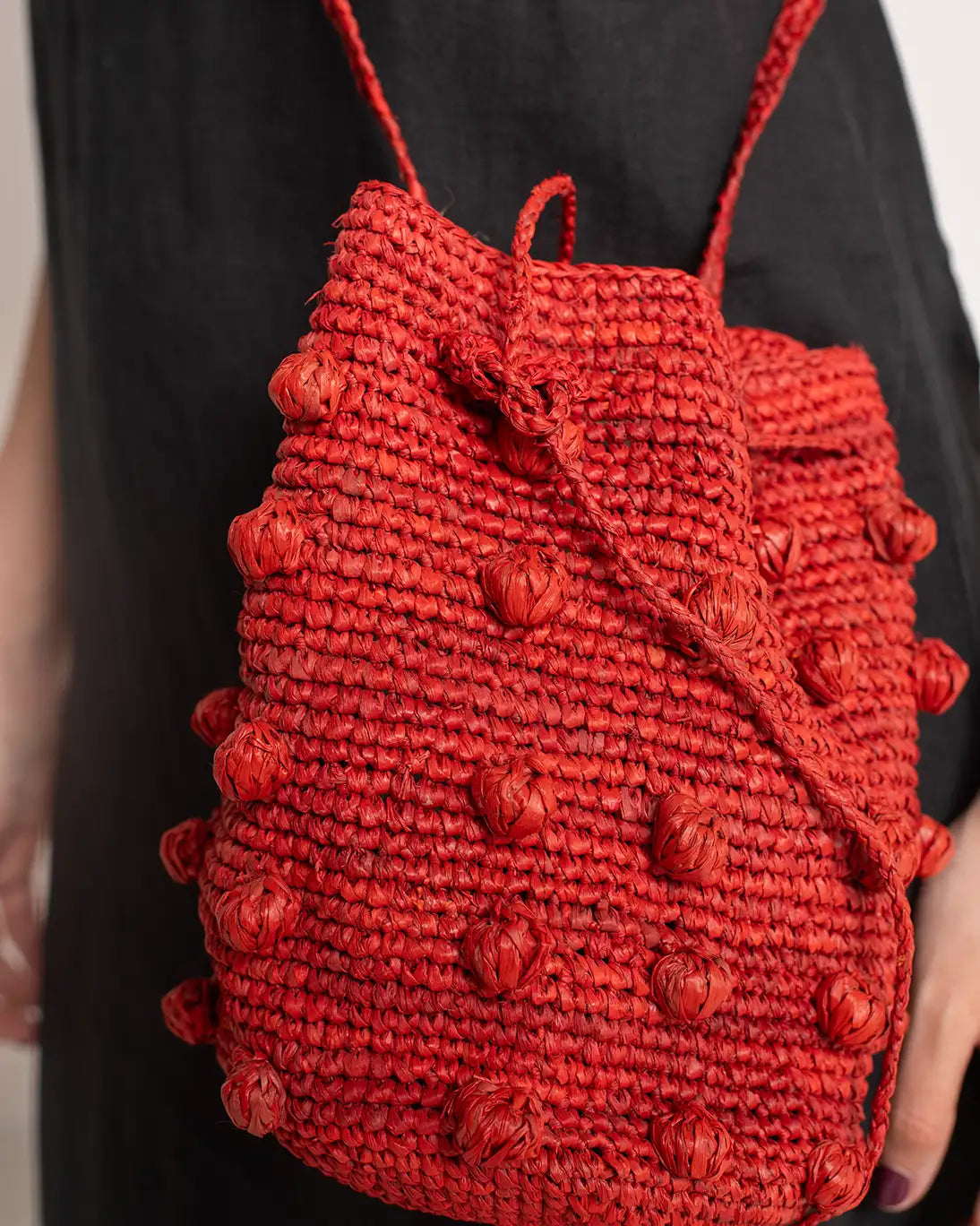 RED RAFFIA BUCKET BAG