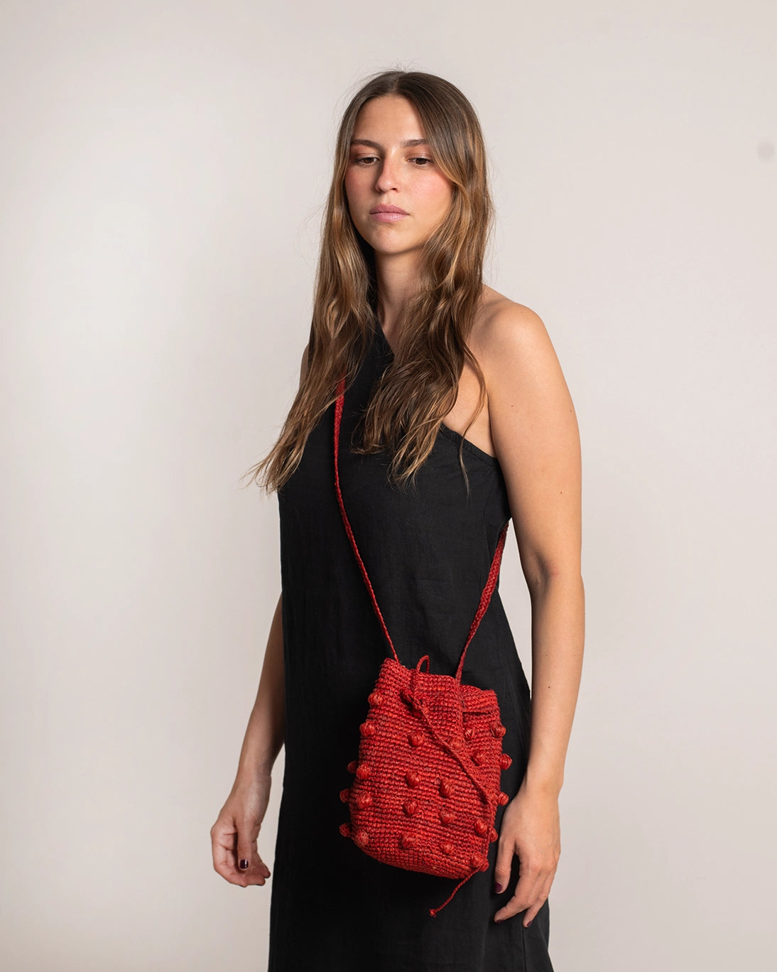 RED RAFFIA BUCKET BAG