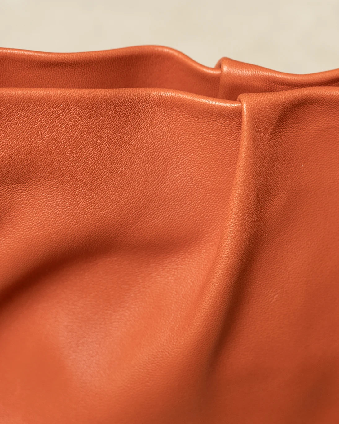 BOLSO DE PIEL AIKO NARANJA