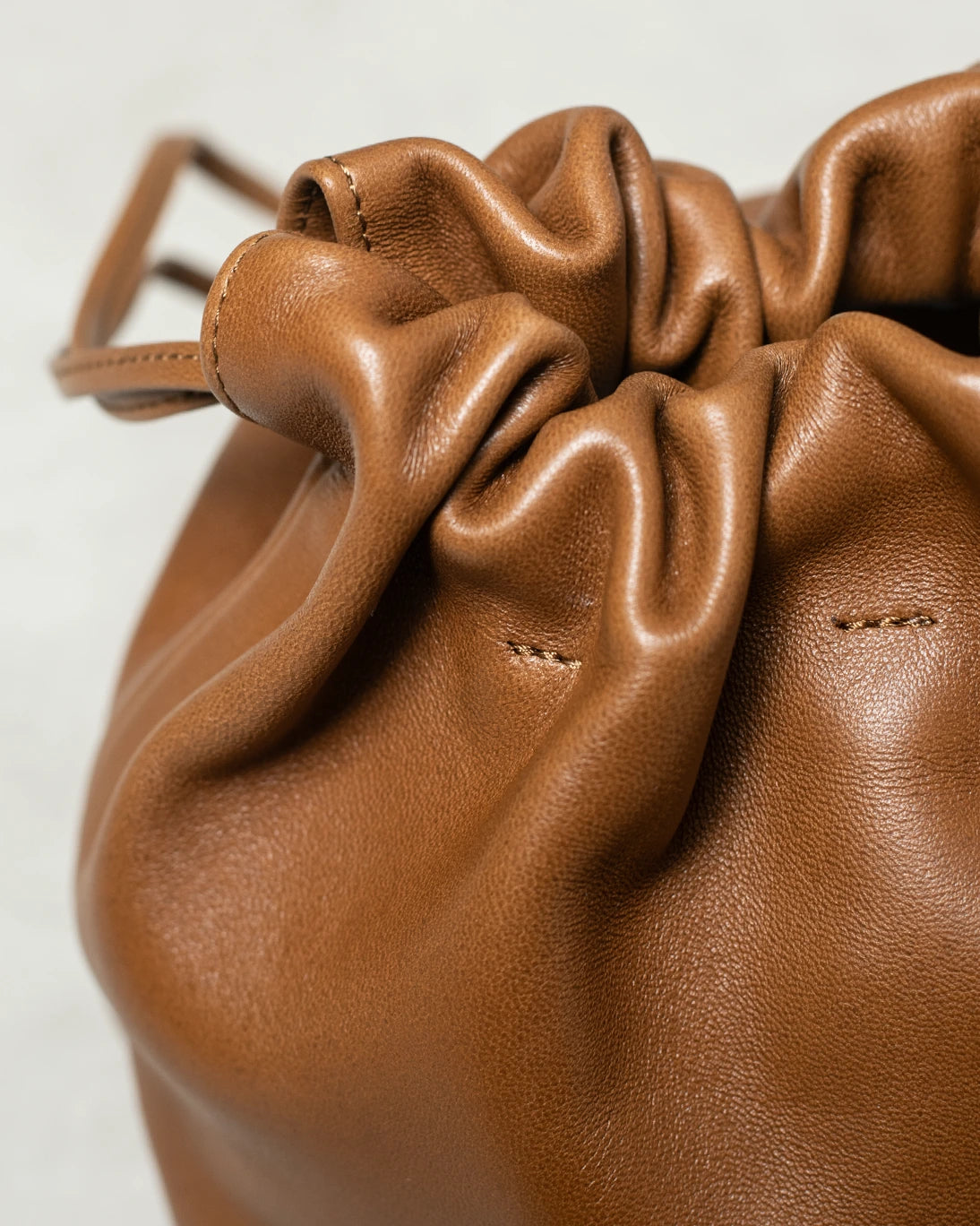 BOLSO DE PIEL HUDA BEIGE