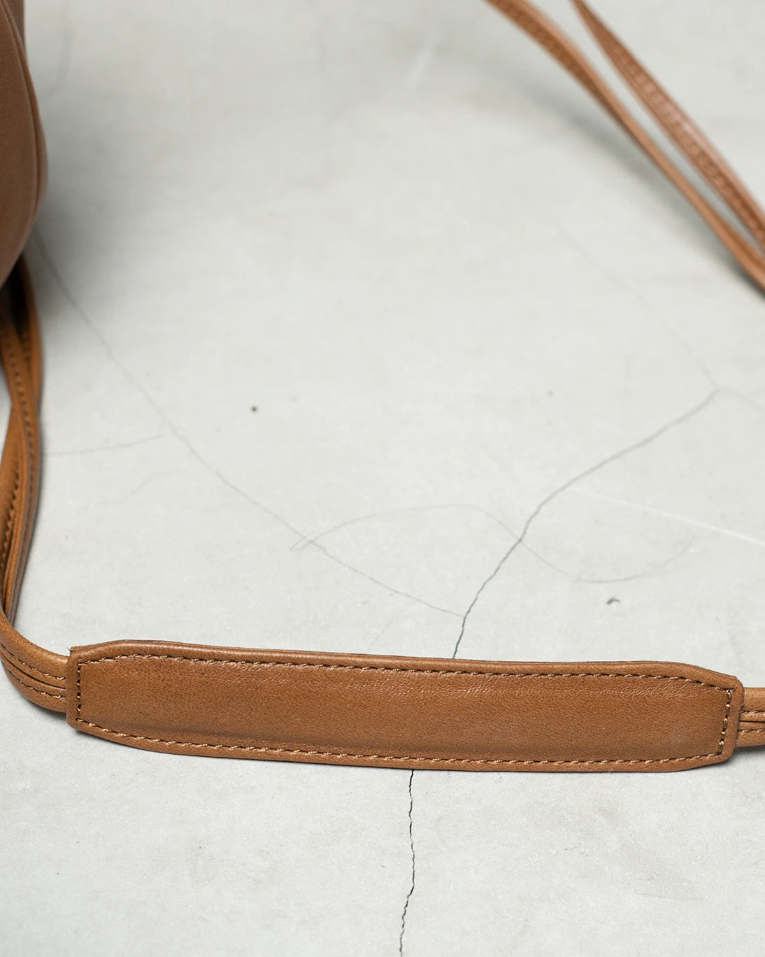 BOLSO DE PIEL HUDA BEIGE