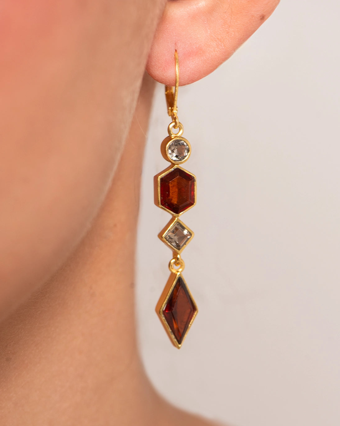 GOLD PENDANT WITH HESSONITE