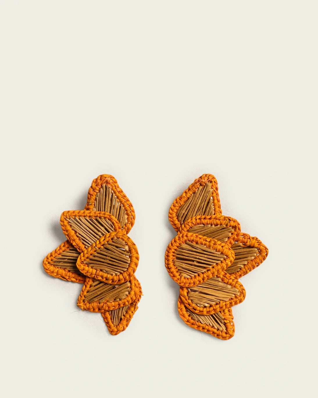 PENDIENTES PETALOS NARANJA Y BEIGE