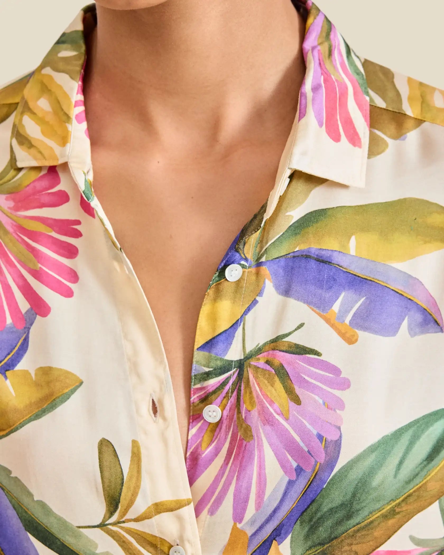 Camisa Charlot de flores de la marca Hartford.