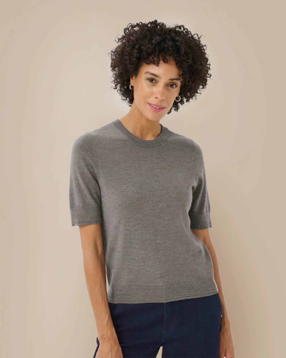 Jersey Natanya gris de manga corta.