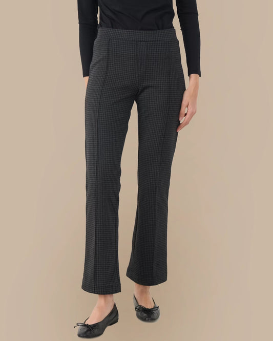 Pantalón Pontas. El corte es recto y tiene la cintura elástica. Son perfectos para días largos ya que son bastante cómodos y relajados