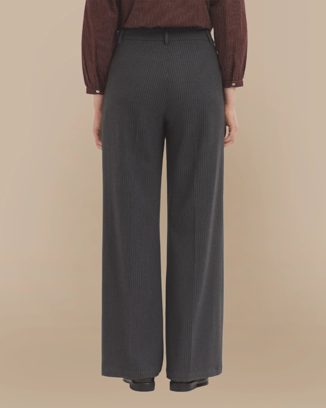 PANTALÓN RAYA DIPLMÁTICA GRIS
