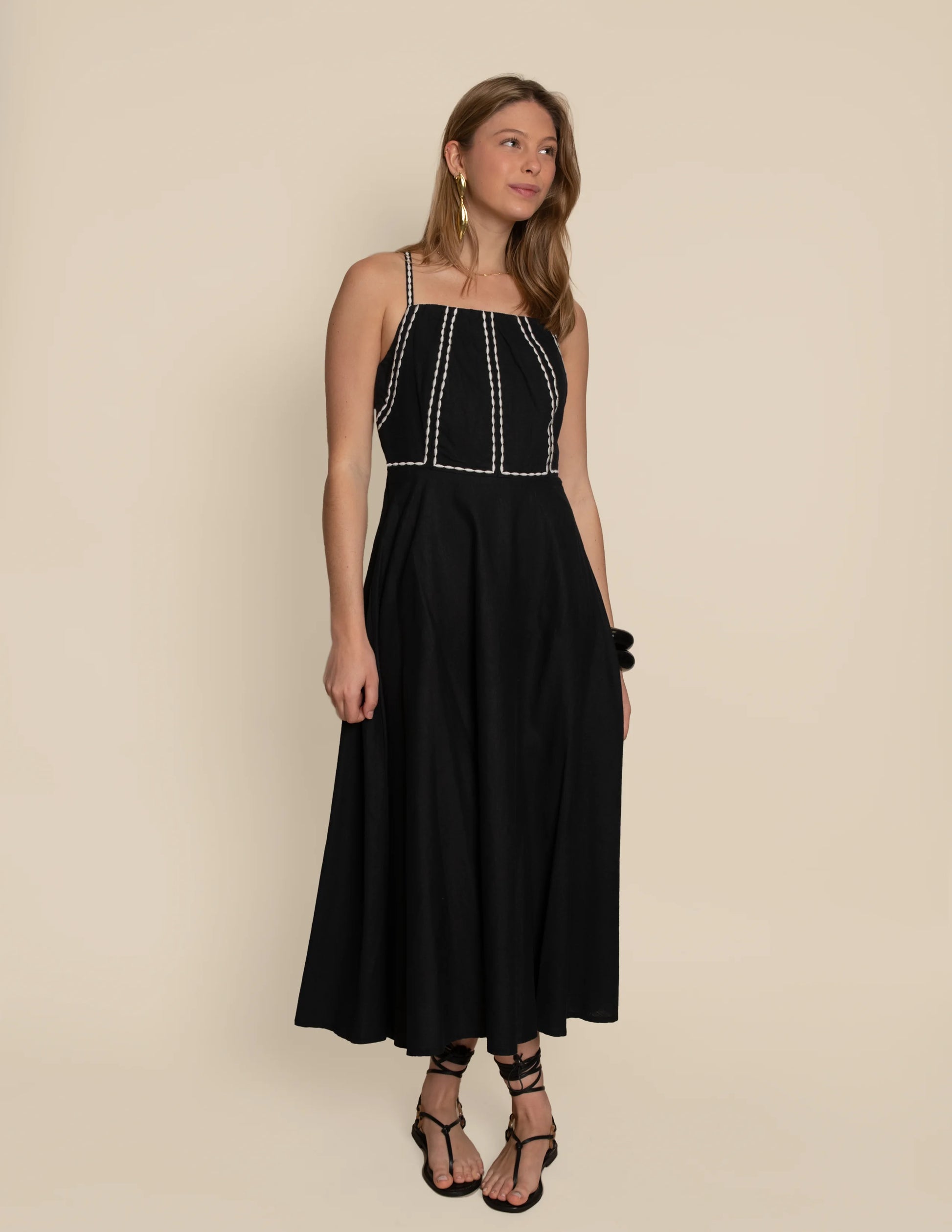 Vestido de tirantes negro de Sita 