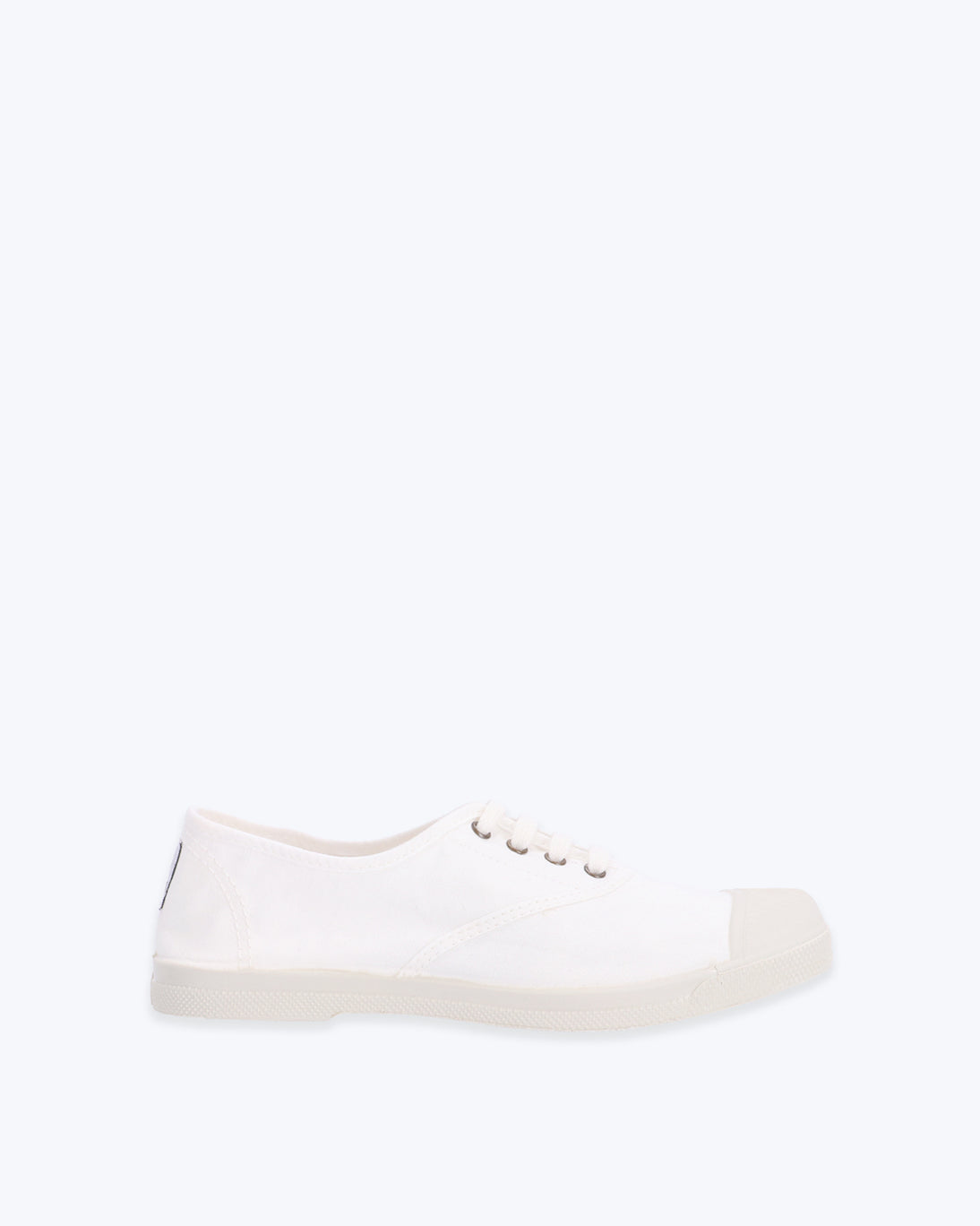 Zapatilla Natural World de color blanco.