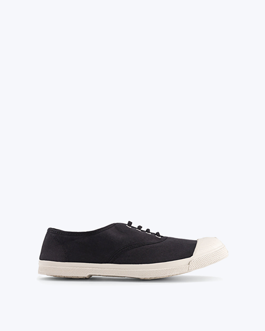 Zapatillas negras de la marca Bensimón