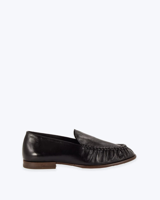 Mocasín negro Ayano de Sessun.