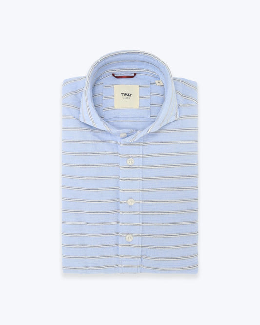 Polera azul de rayas blancas de la marca Tway.