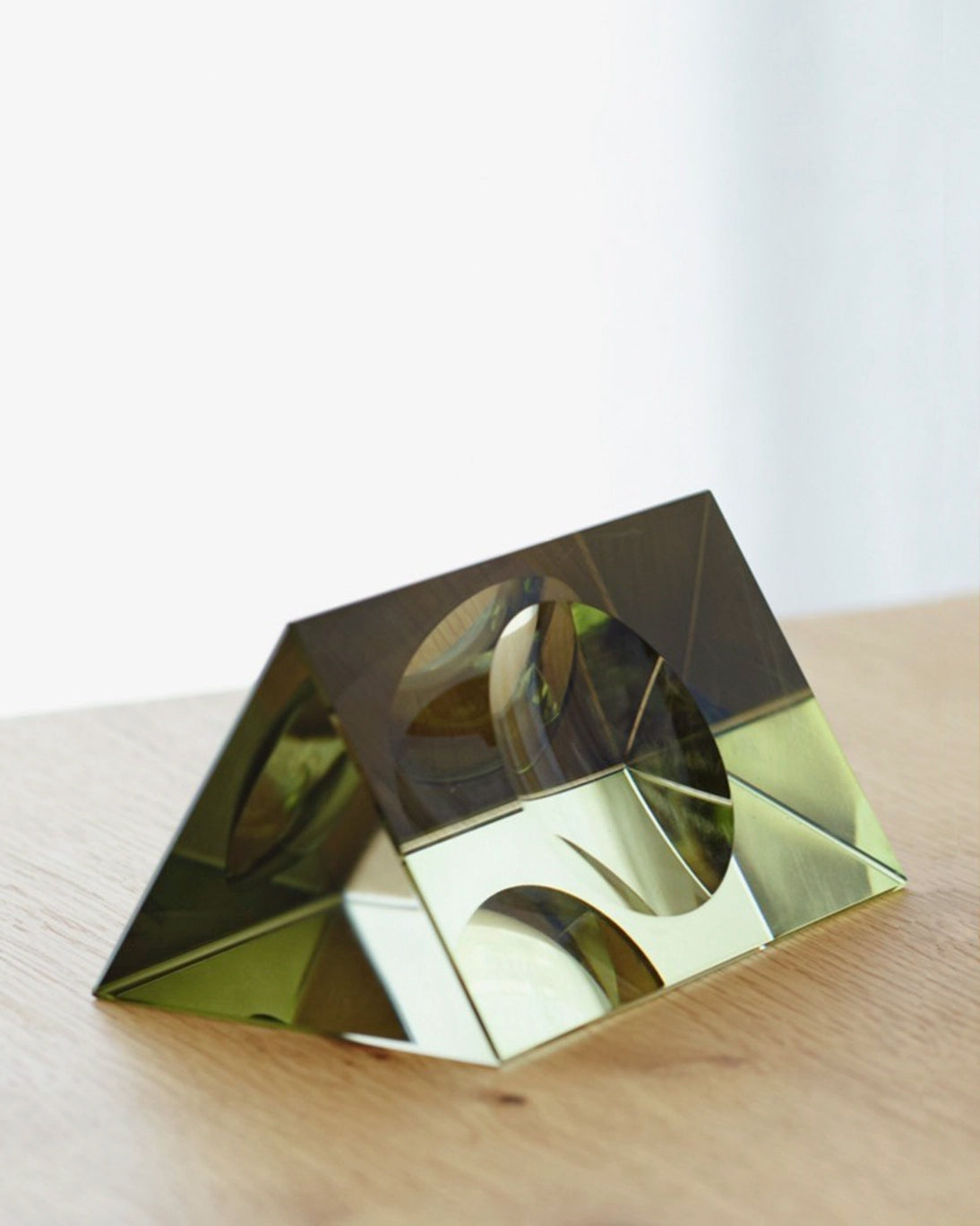 GLASS SCULPTURE 8.5X9.3X15.3 CM