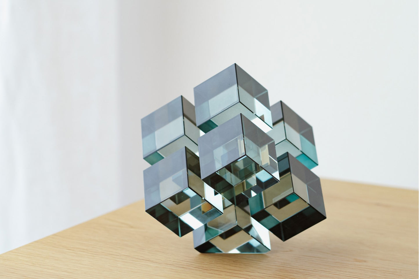 GLASS SCULPTURE 9.5X9.5CM