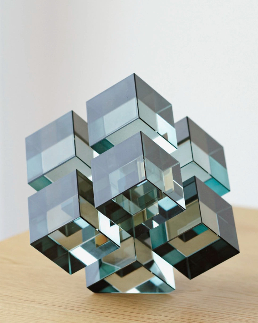 GLASS SCULPTURE 9.5X9.5CM