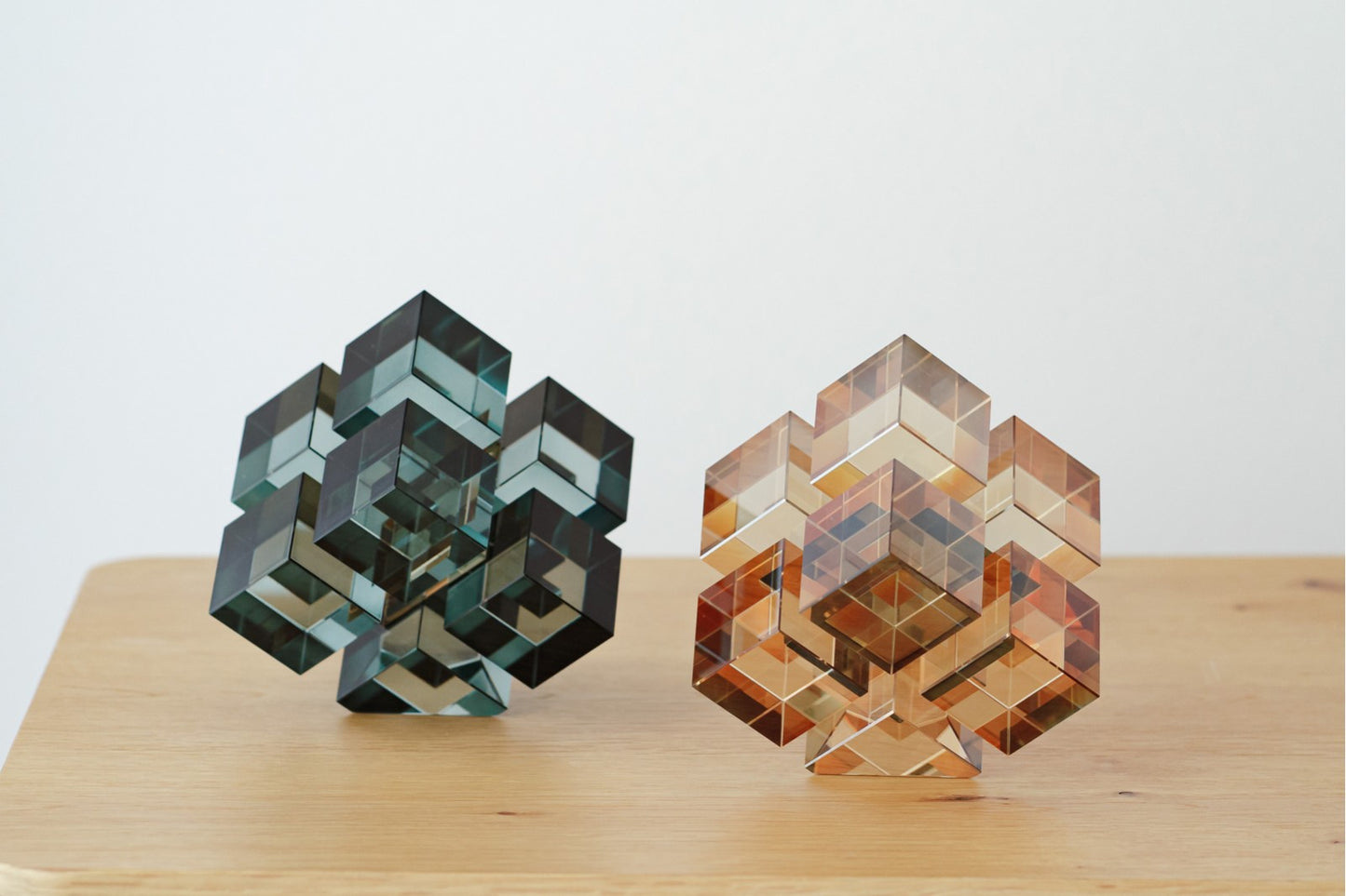GLASS SCULPTURE 9.5X9.5CM
