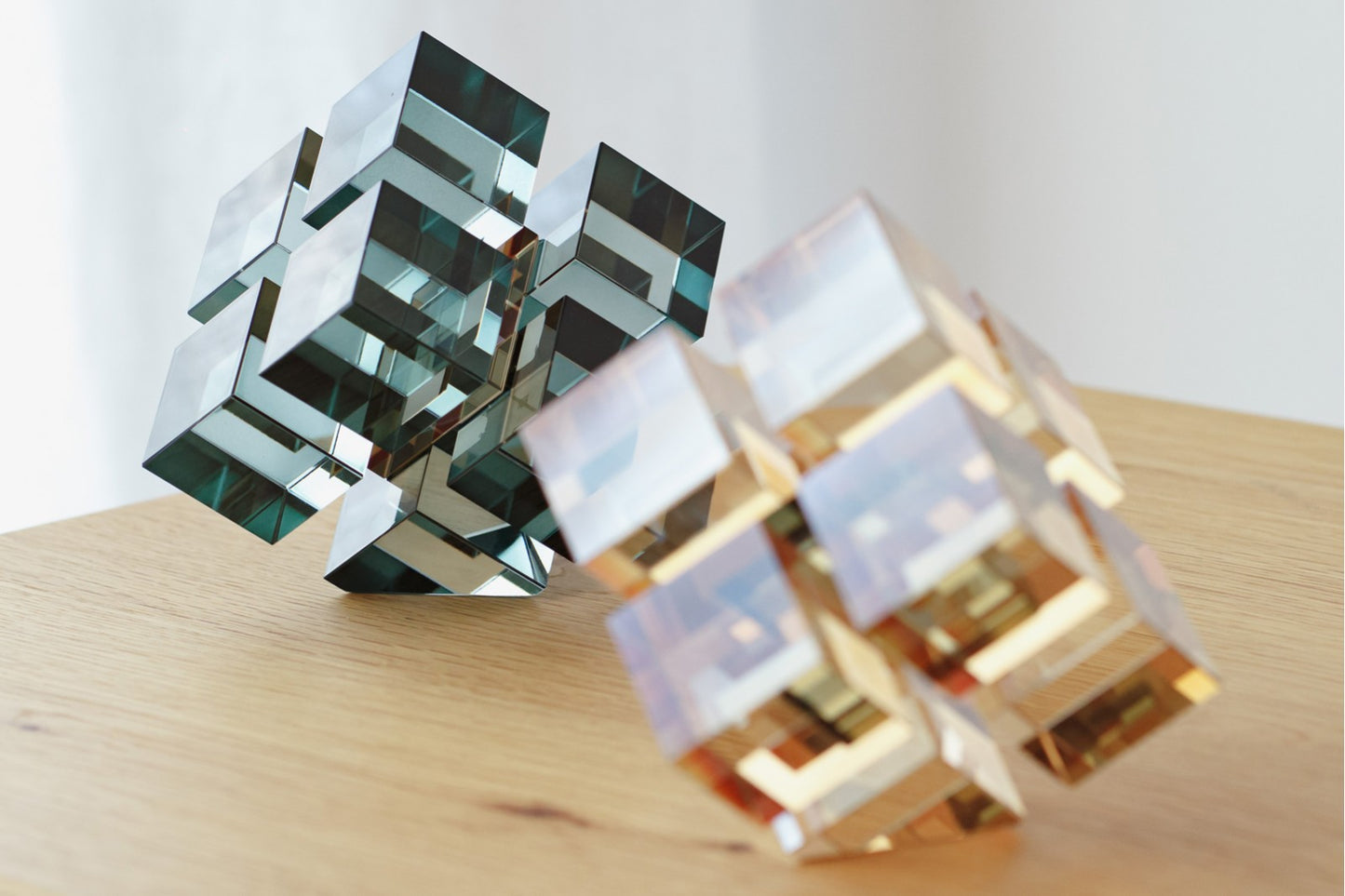 GLASS SCULPTURE 9.5X9.5CM