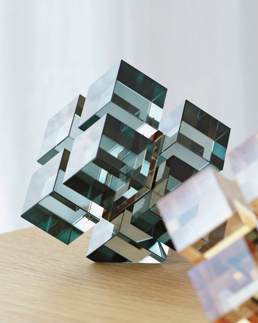 GLASS SCULPTURE 9.5X9.5CM