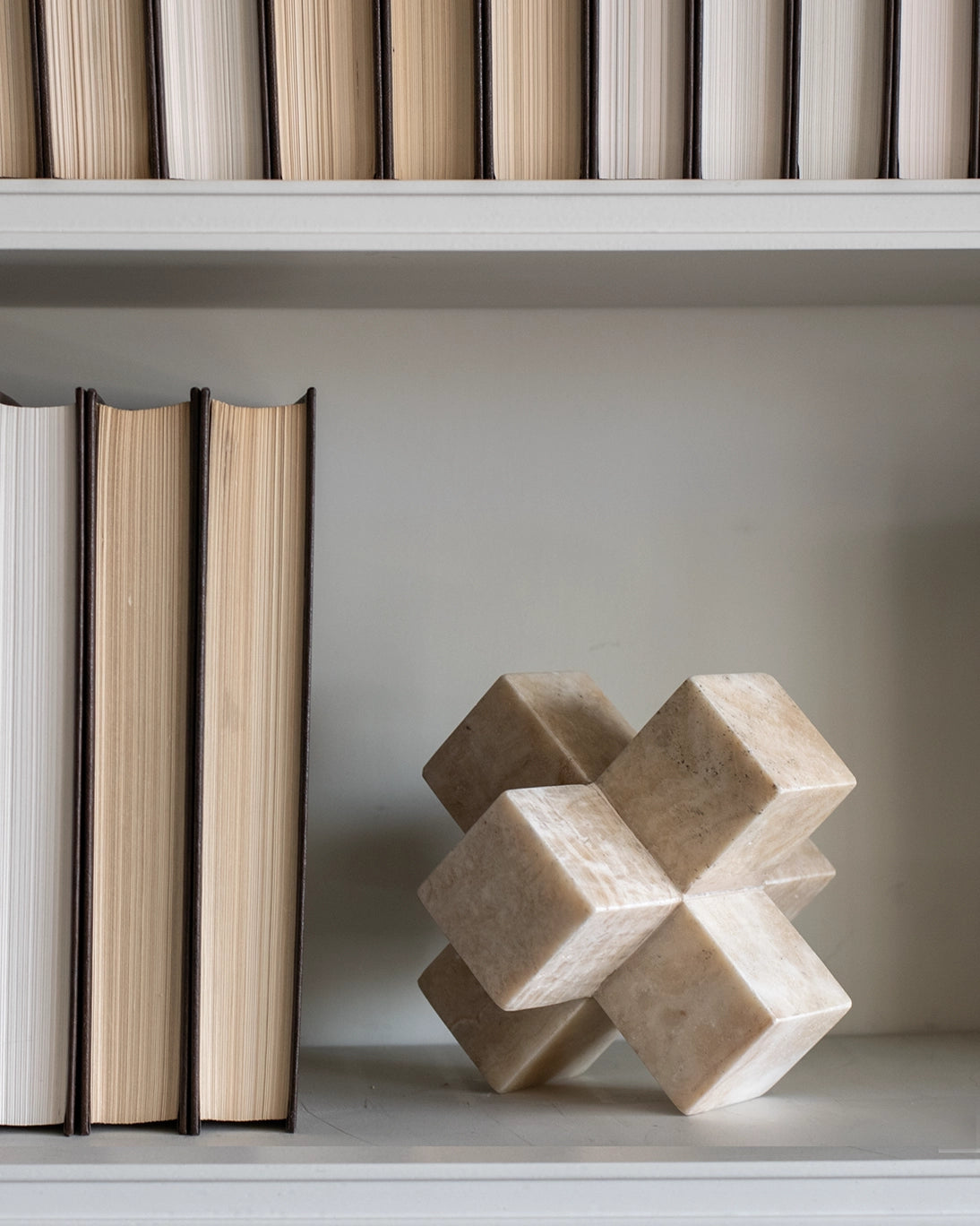 ONYX CROSS FIGURE 30X38X14 CM