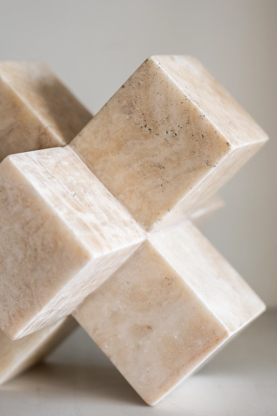 ONYX CROSS FIGURE 30X38X14 CM