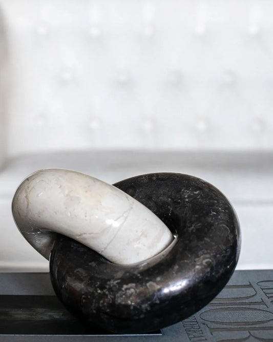 FIGURE TWO RINGS 21X17X11 CM