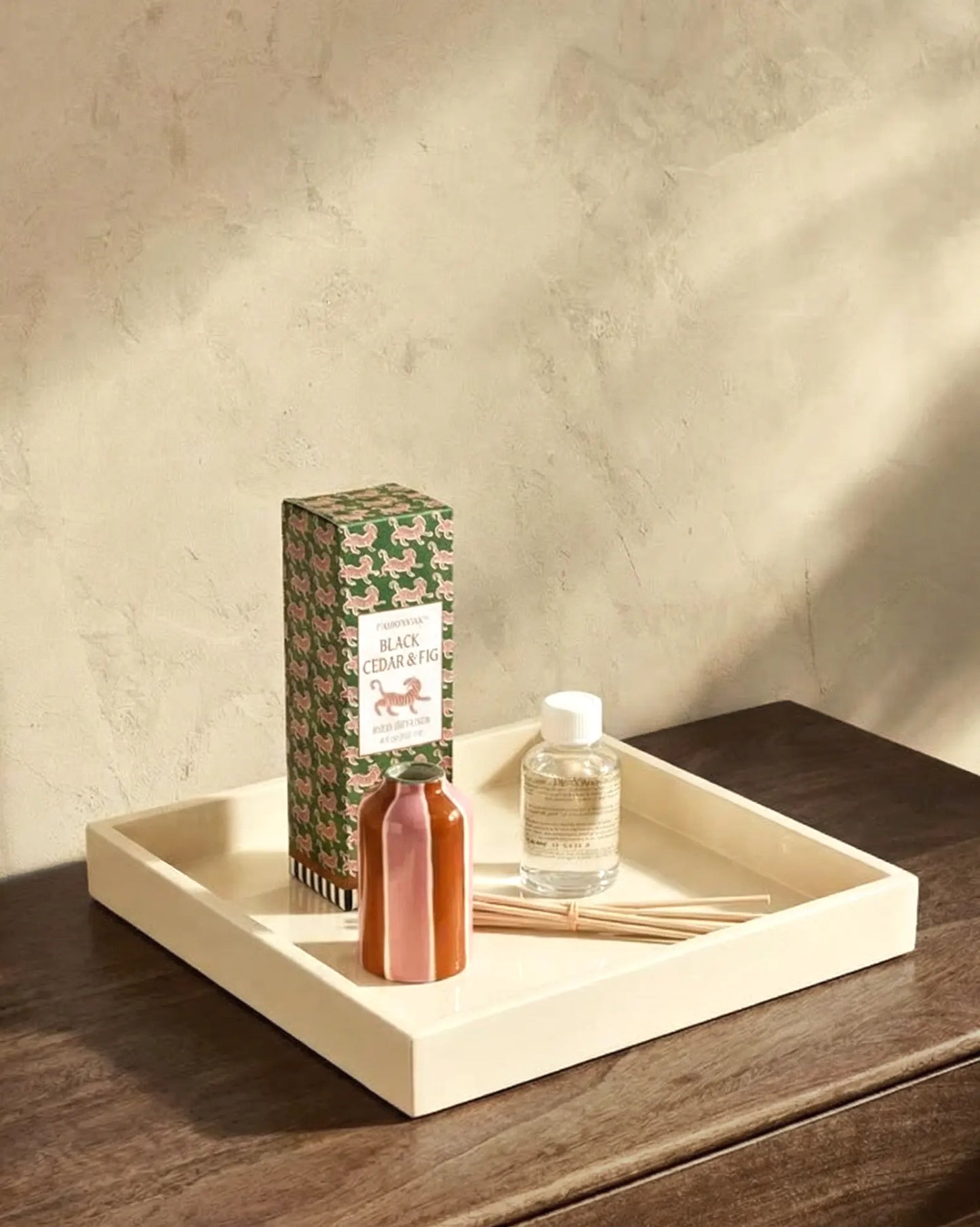 BANDEJA LACADA HUESO 20X20CM