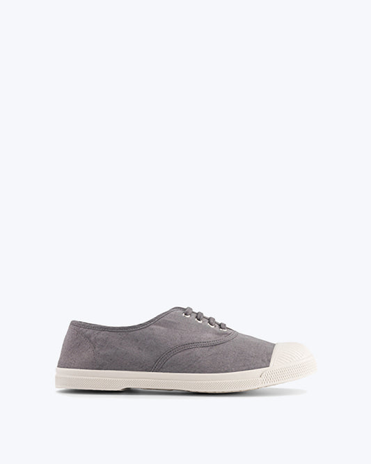 Zapatillas grises de la marca Bensimón