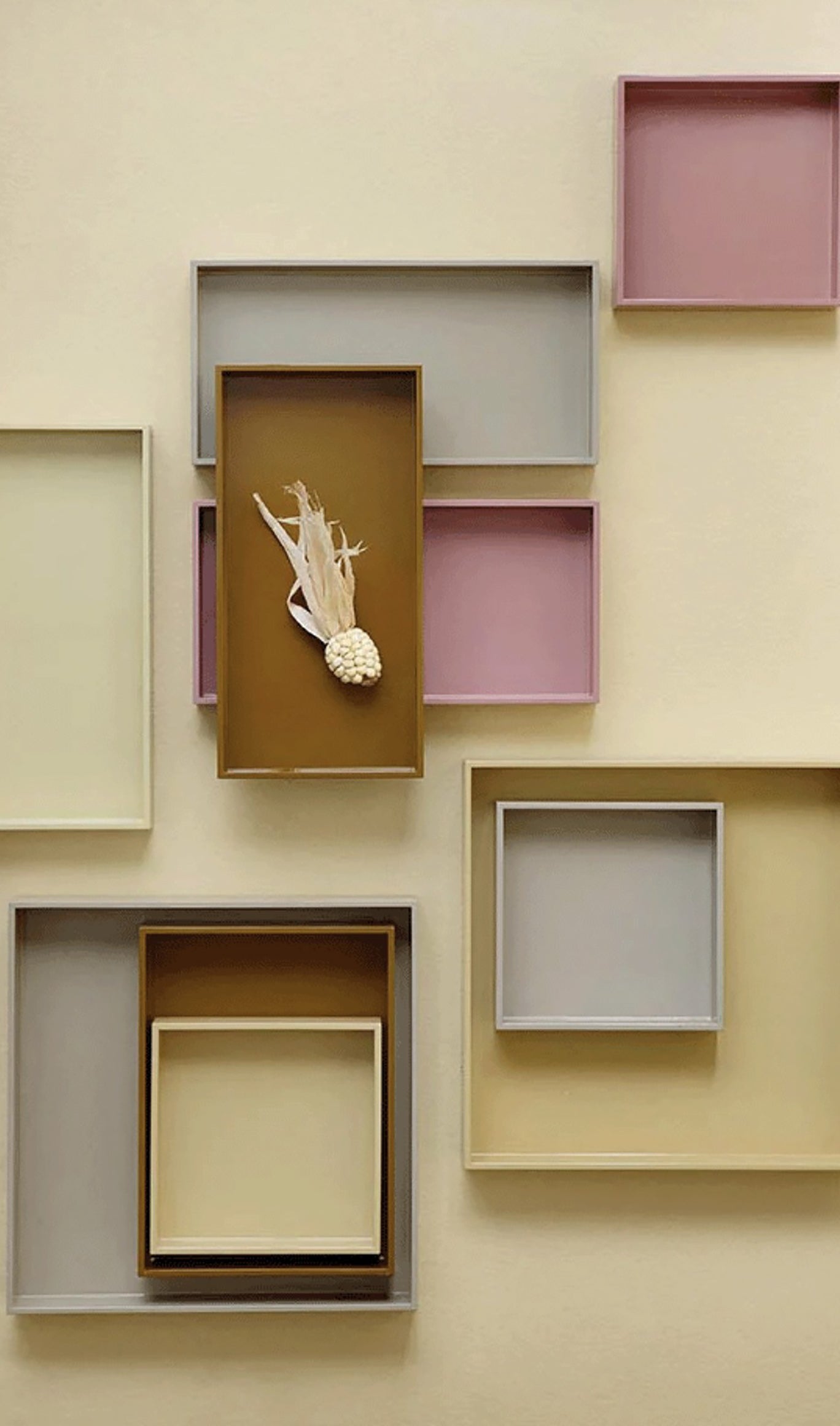 LACQUERED TRAY