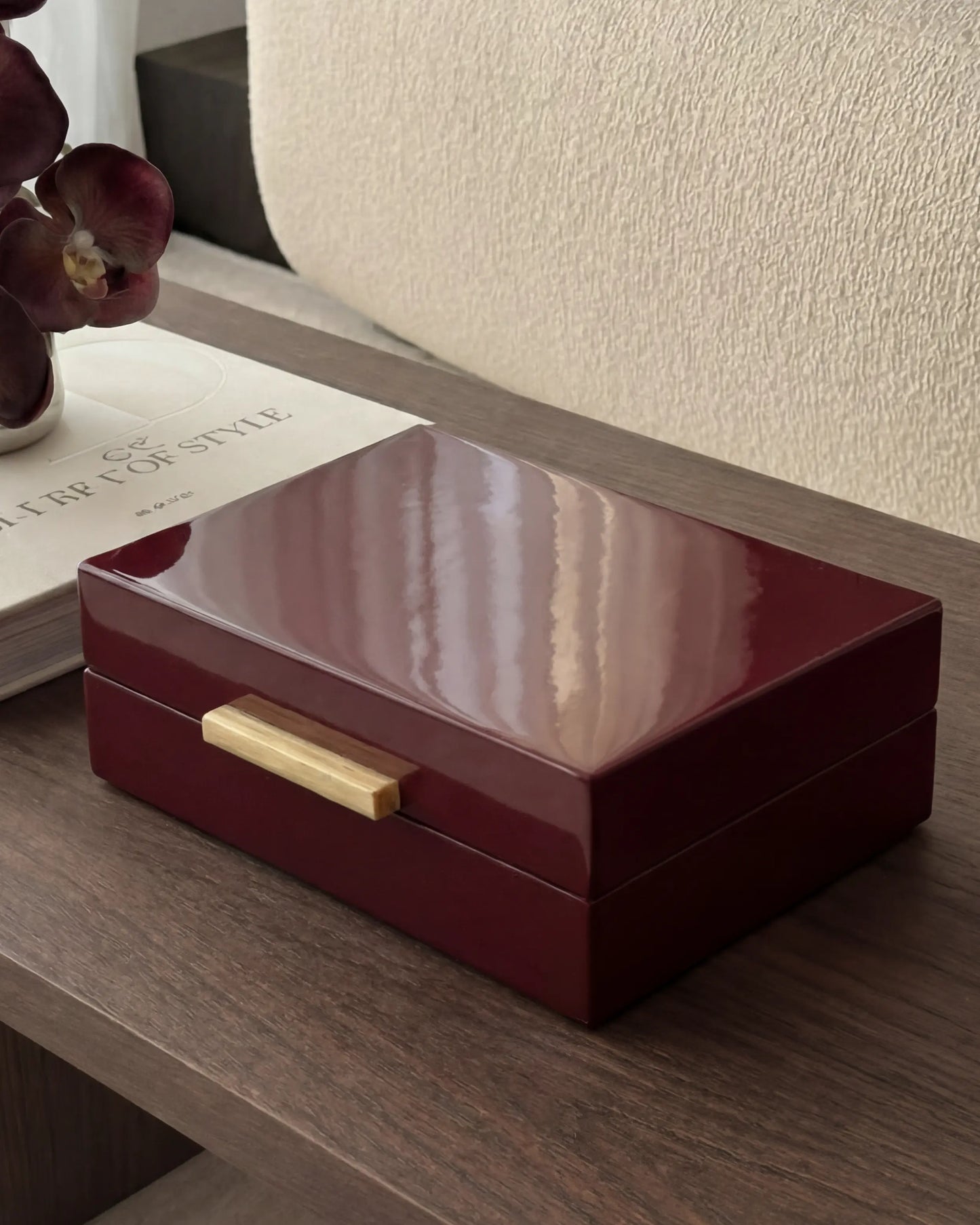 LACQUERED HORN BOX 28X16X8CM