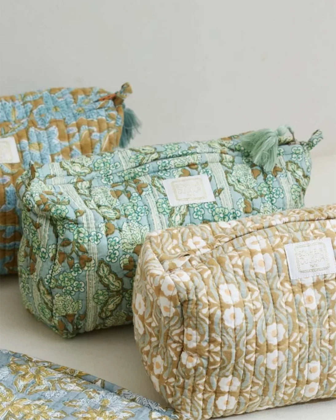 NECESER ANJALI FLORES VERDE GRANDE 26X15X11CM