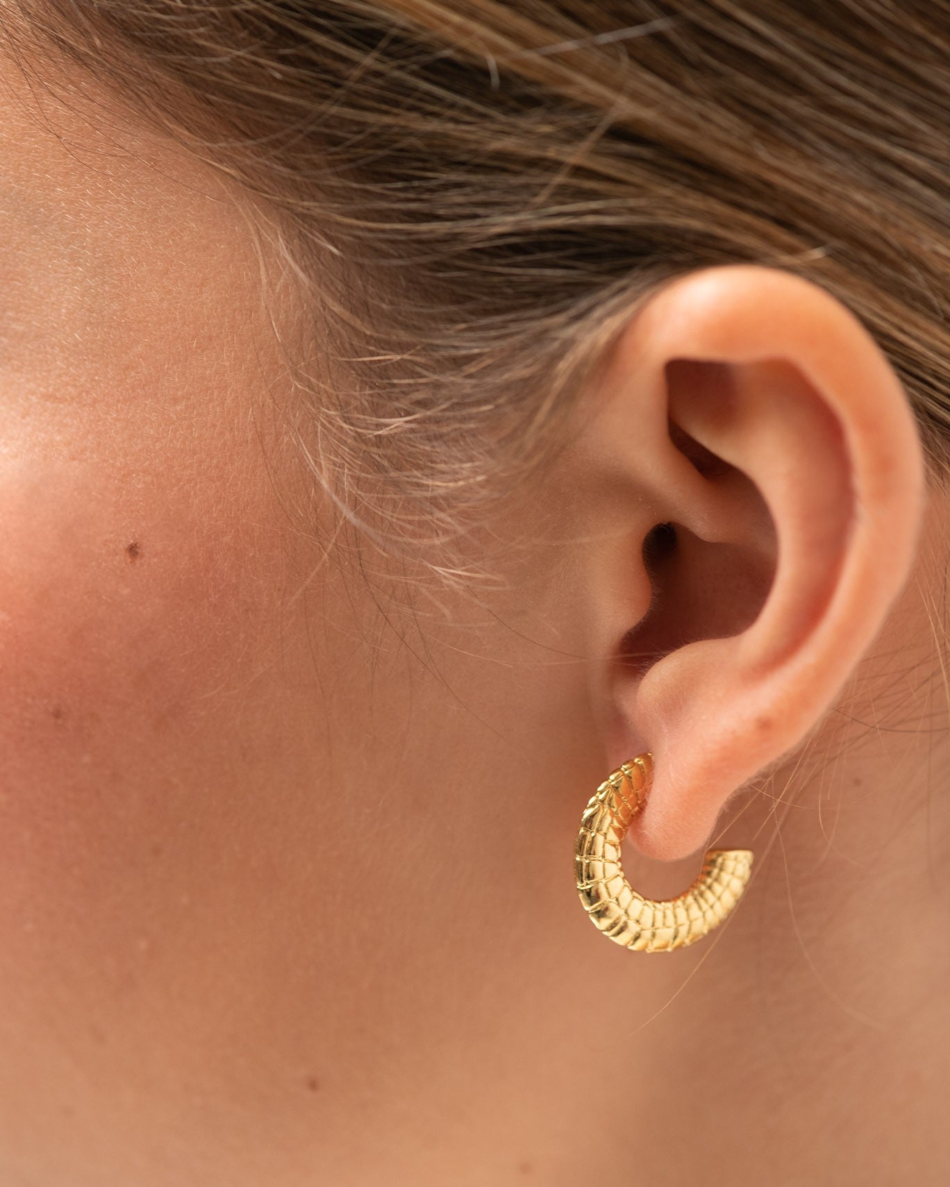 HOOP EARRING