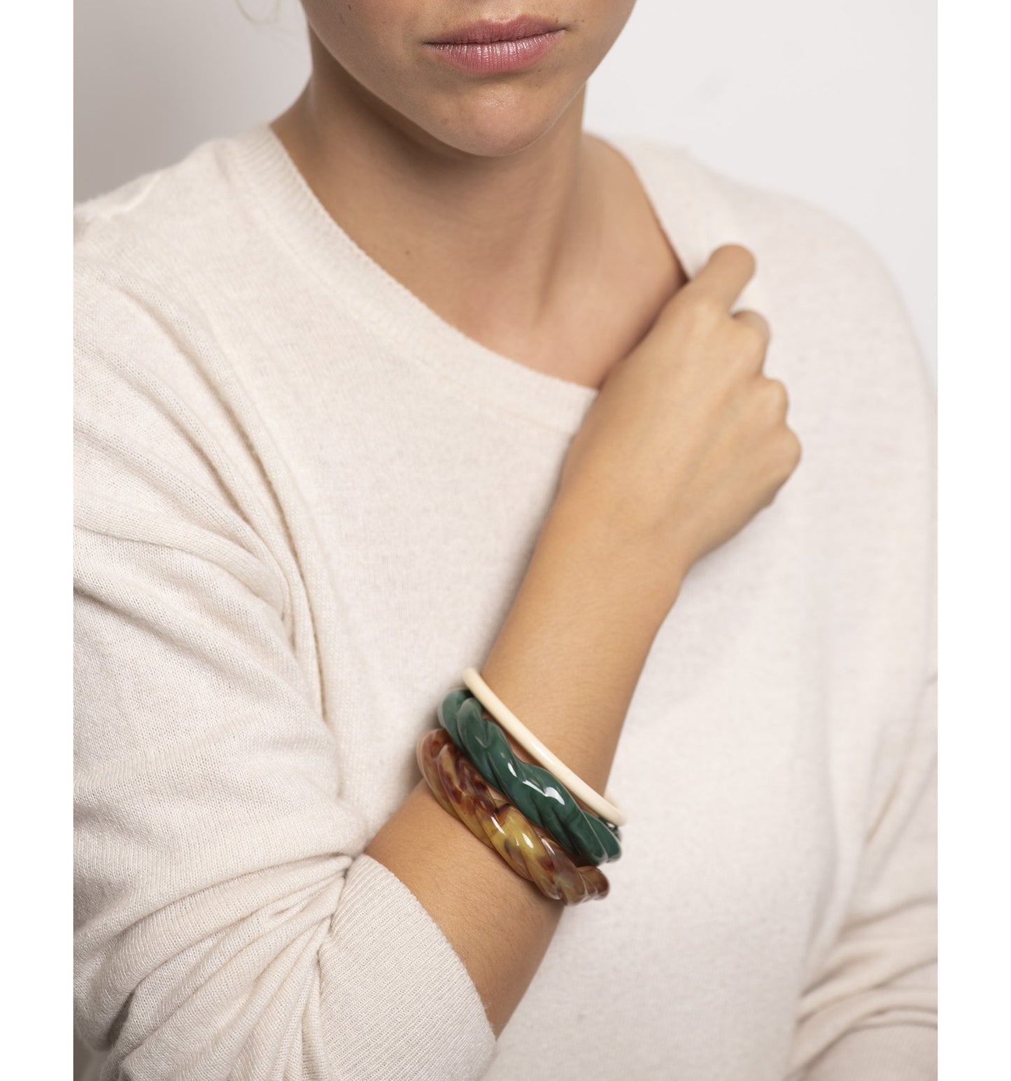 Thin waekura bracelet MBD00162