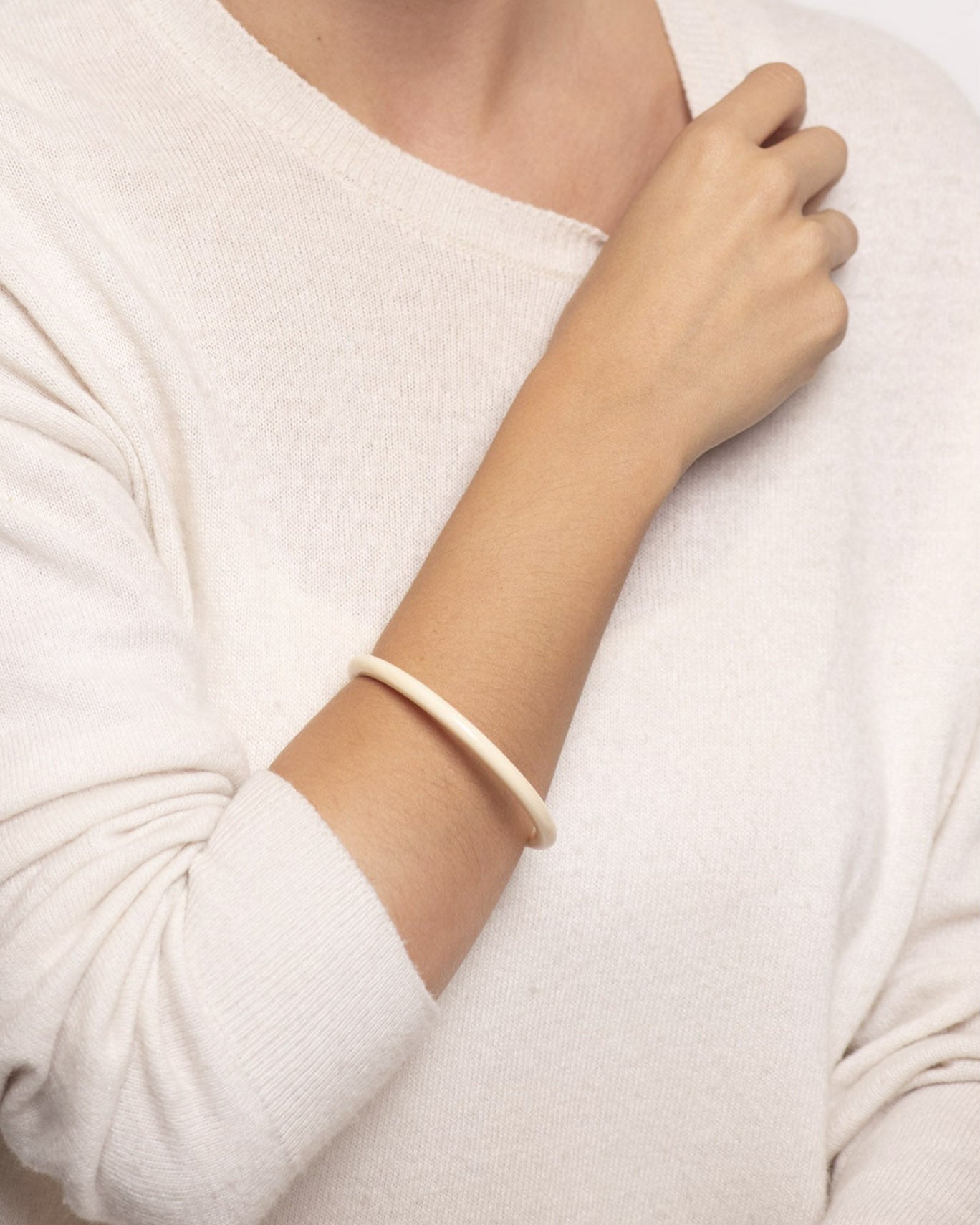 Thin waekura bracelet MBD00162