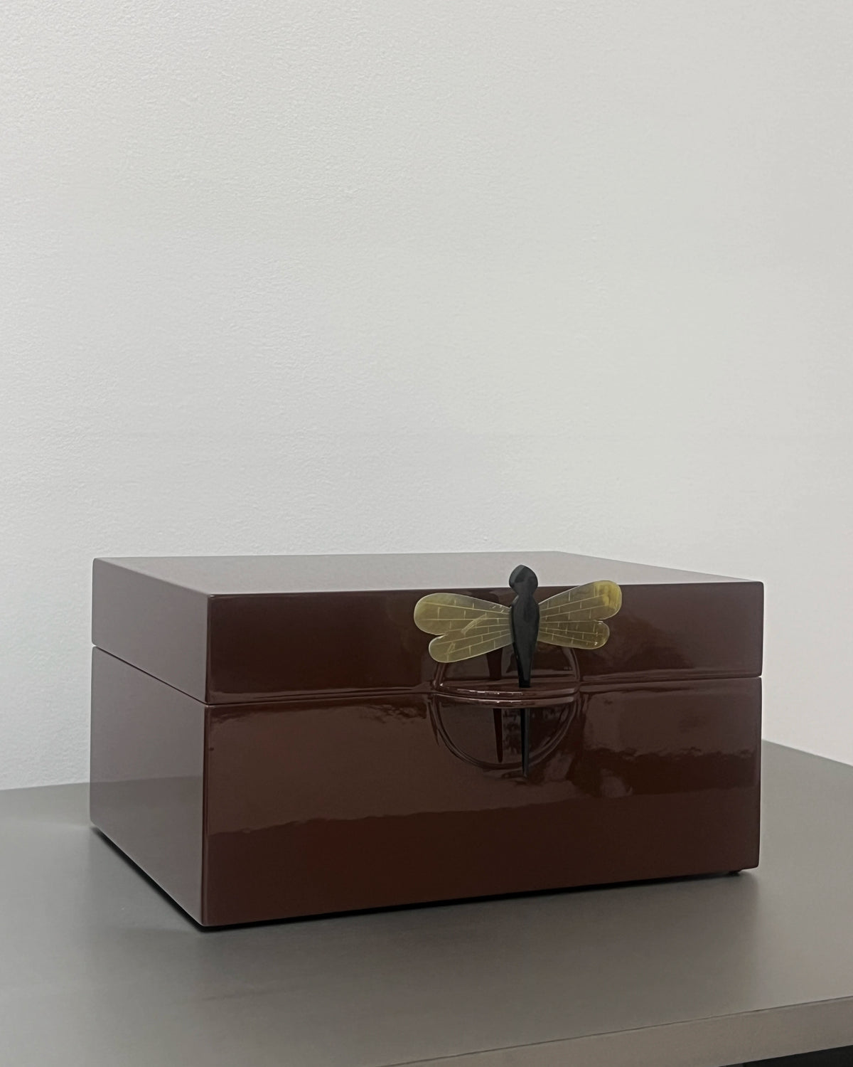 CAJA LIBELULA ESMTALTADA XL CHOCOLATE