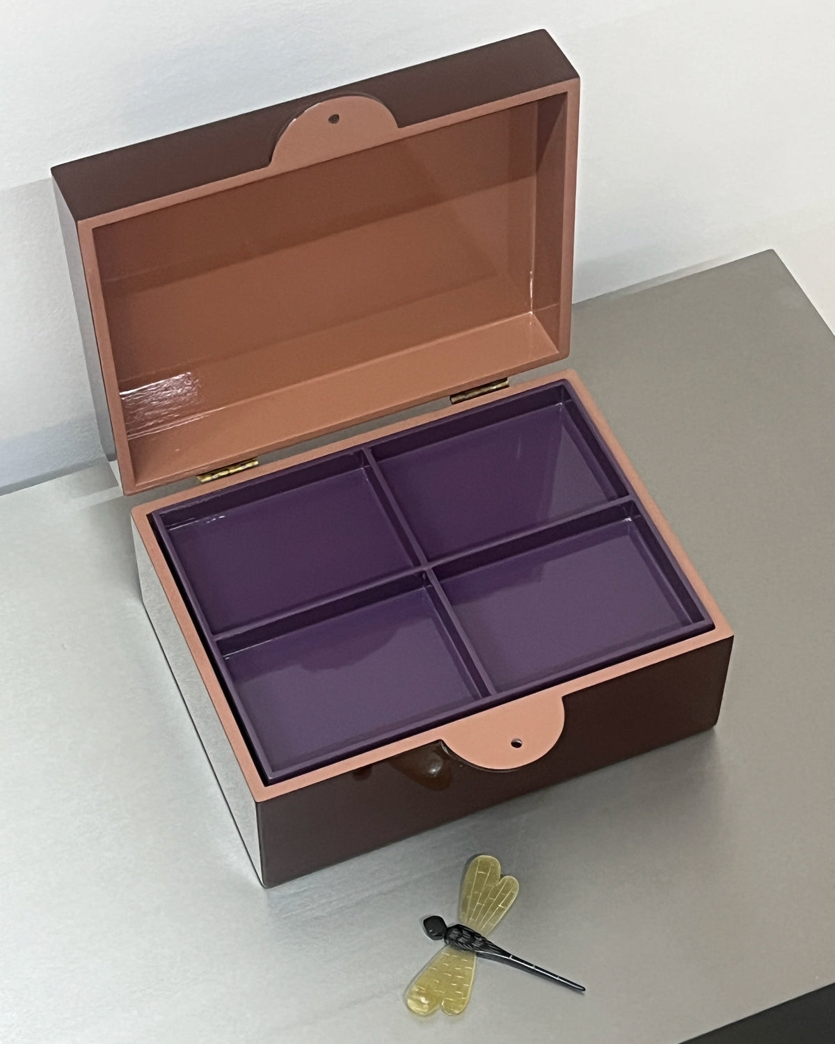 CAJA LIBELULA ESMTALTADA XL CHOCOLATE